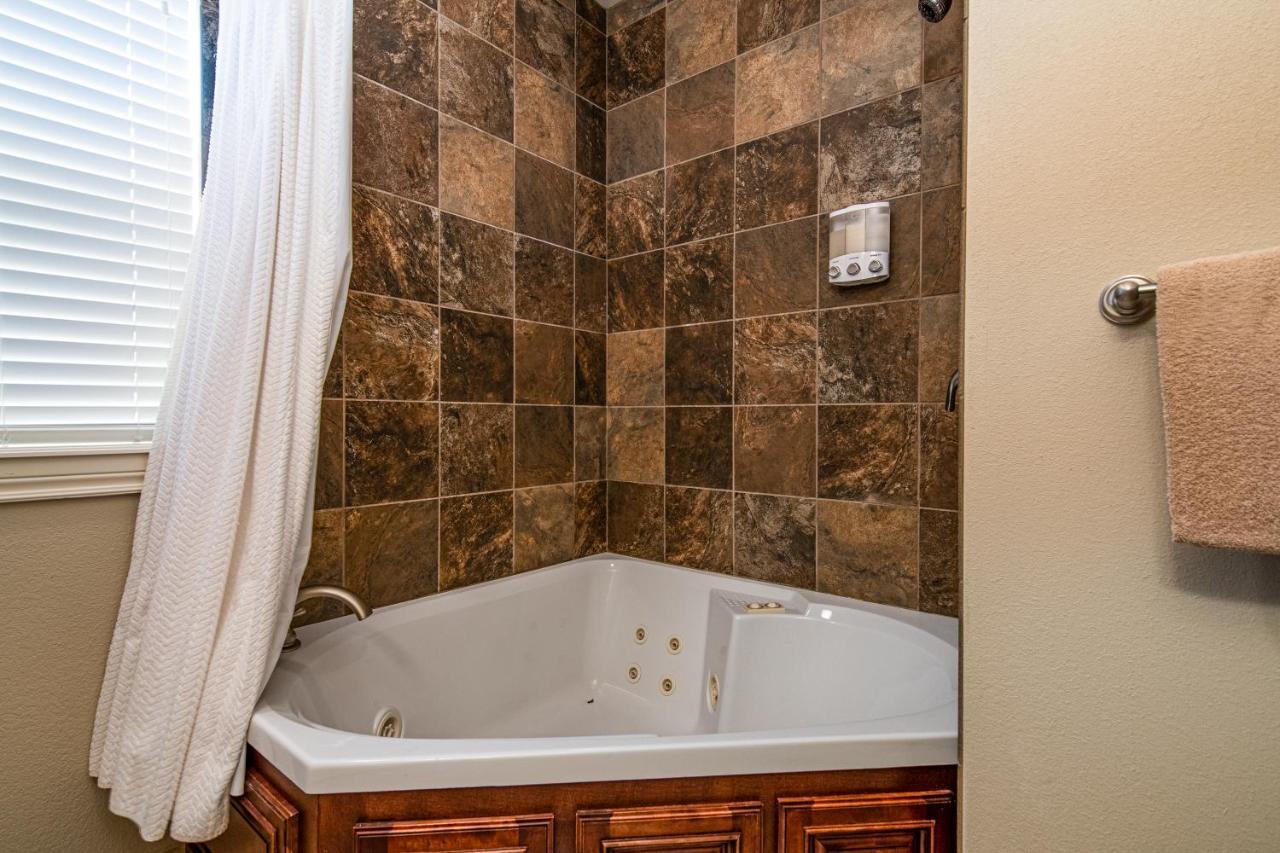 Two Bedroom Villa In The Heart Of Branson! Exterior foto